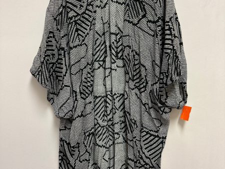 Kimono By Clothes Mentor In Black & White, Size: Osfm Online Sale