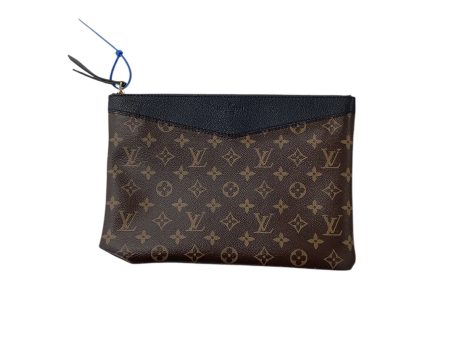 Clutch Luxury Designer By Louis Vuitton, Size: Large Online Sale