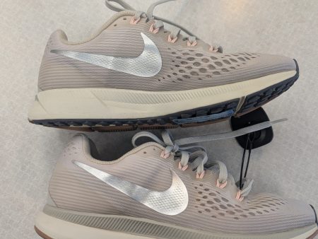 Shoes Athletic By Nike Apparel In Beige, Size: 8 Hot on Sale